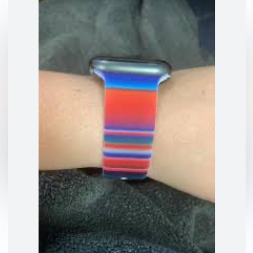 ๐ Silicone Multi-Color Aztec Print Apple Watch Band- Sz S/M 38/40 - Picture 1 of 4